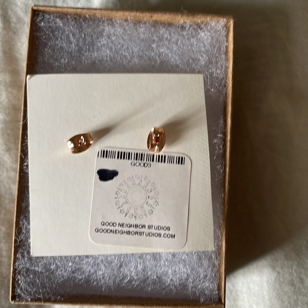 Triangle earrings - Picture 2 of 2